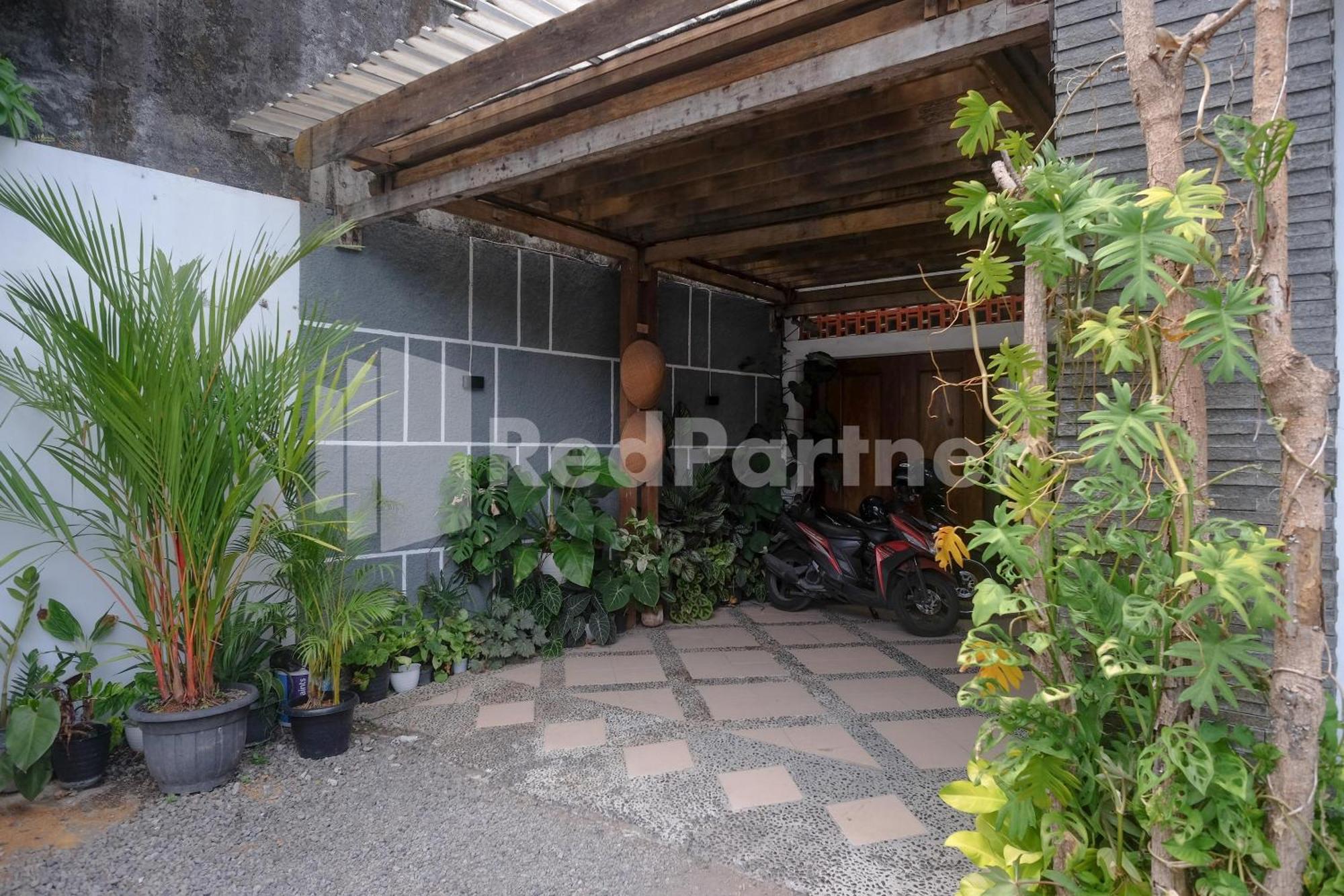 Hotel Ndliman House Near Ugm Jogja Mitra Reddoorz Kejayan Exteriér fotografie